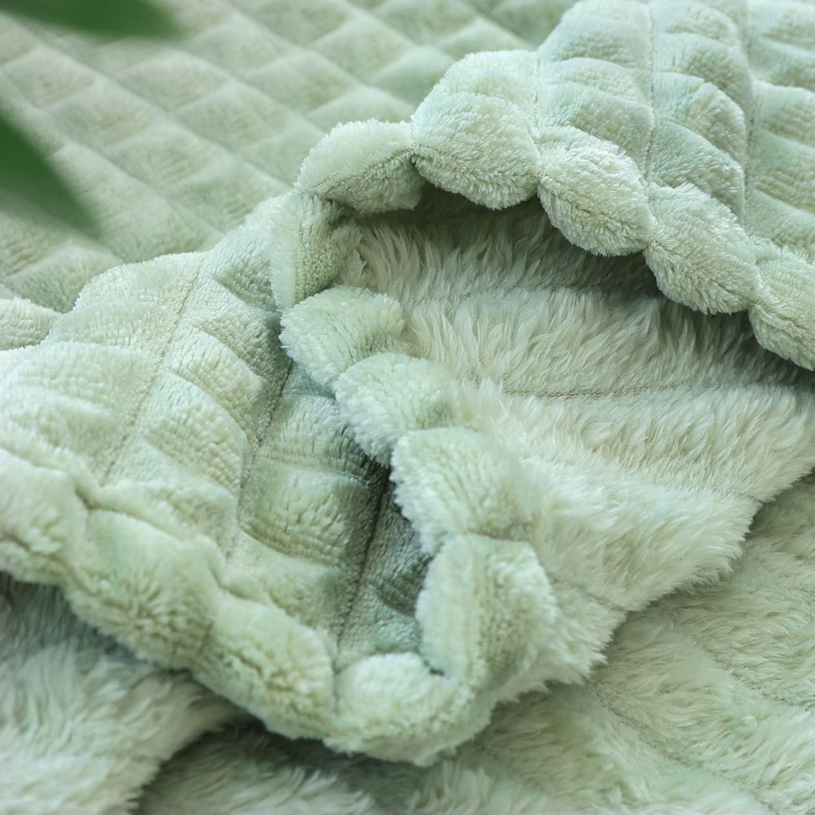 HOMRITAR Light green color blanket brightens infant spaces