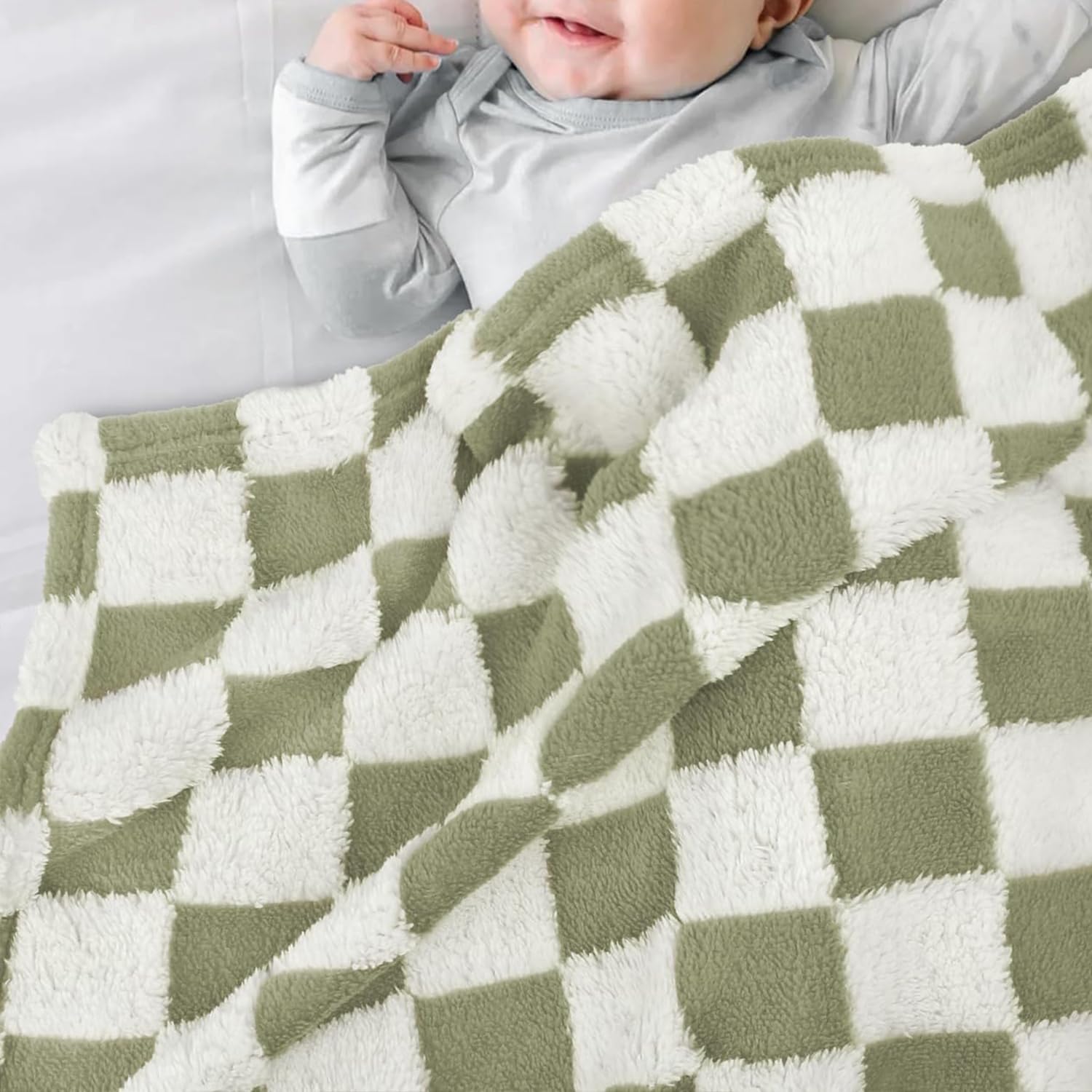 HOMRITAR soft fleece baby blanket offers gentle touch and year-round comfort.