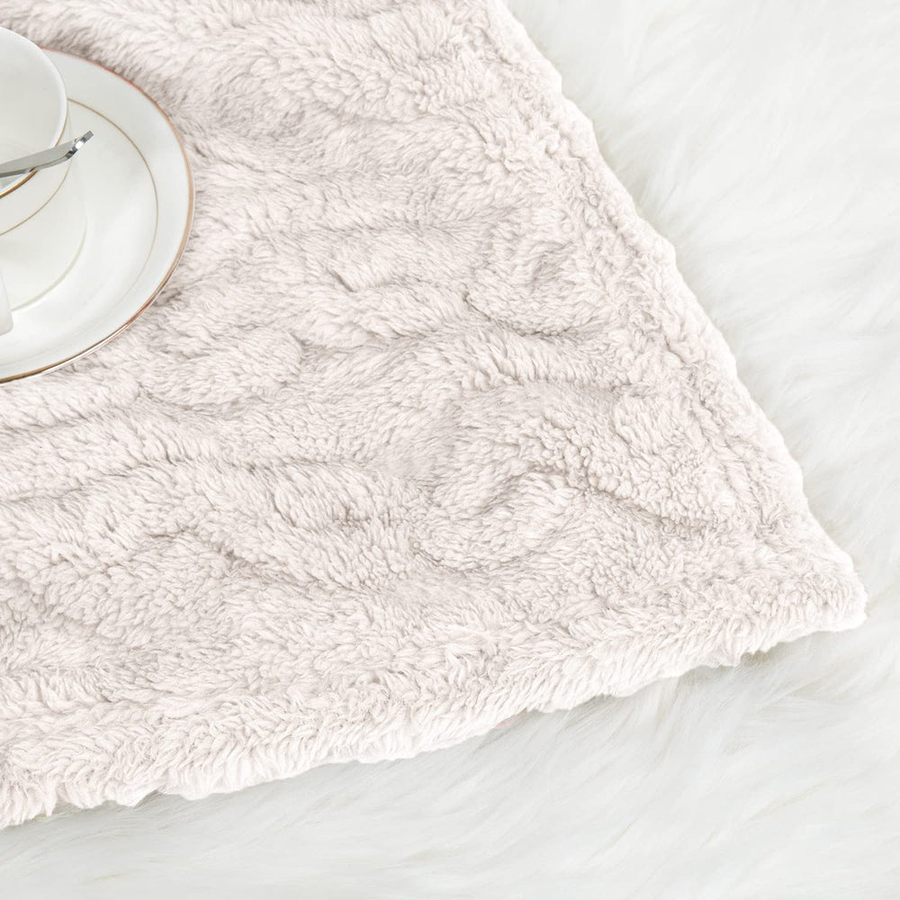 HOMRITAR ultra-soft microfiber blanket delivers lightweight warmth year-round