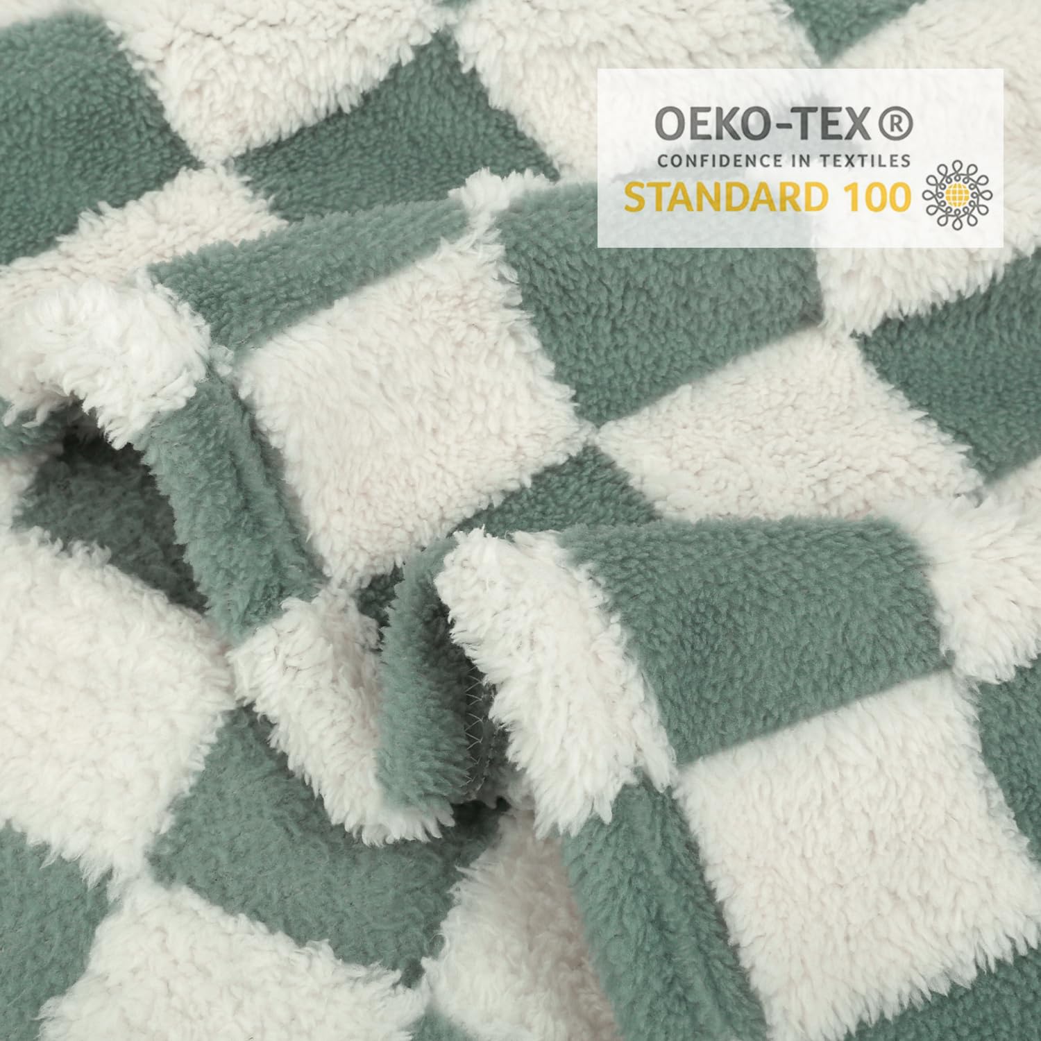 HOMRITAR lightweight and cozy blanket ideal for travel and on-the-go use.