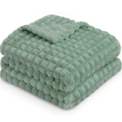 HOMRITAR Diamond Pattern blanket with a soft feel for cozy daily cuddles.