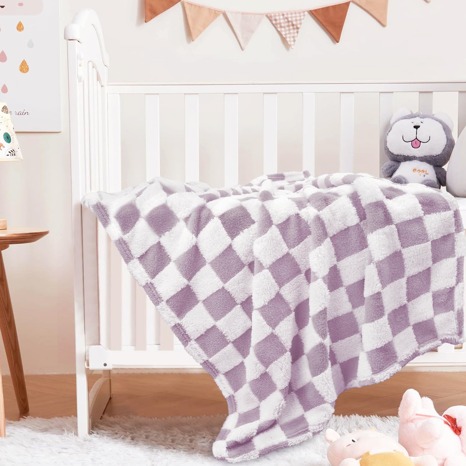 HOMRITAR easy-care blanket is machine washable for everyday convenience.