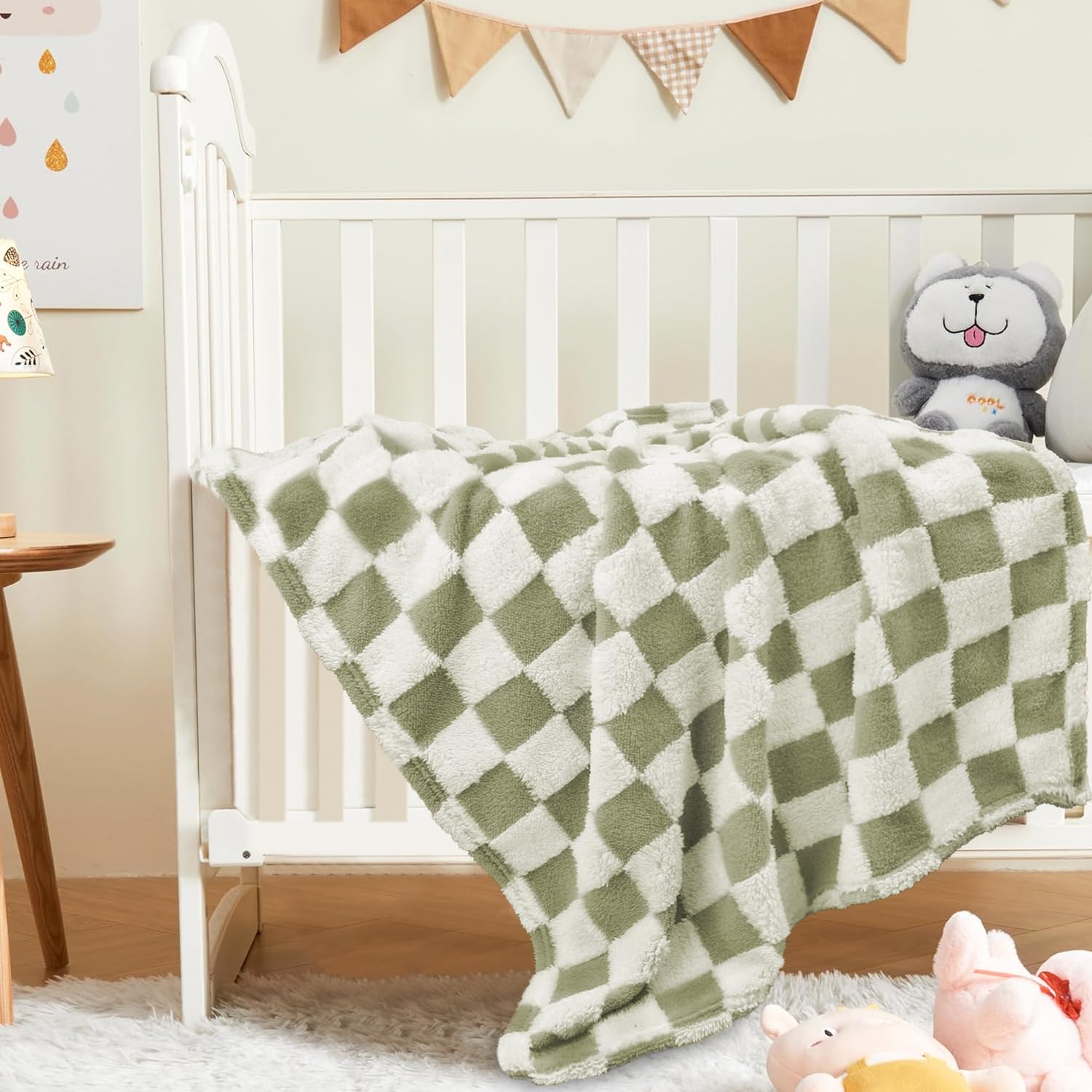 HOMRITAR easy-care machine-wash blanket stays fluffy after washing.