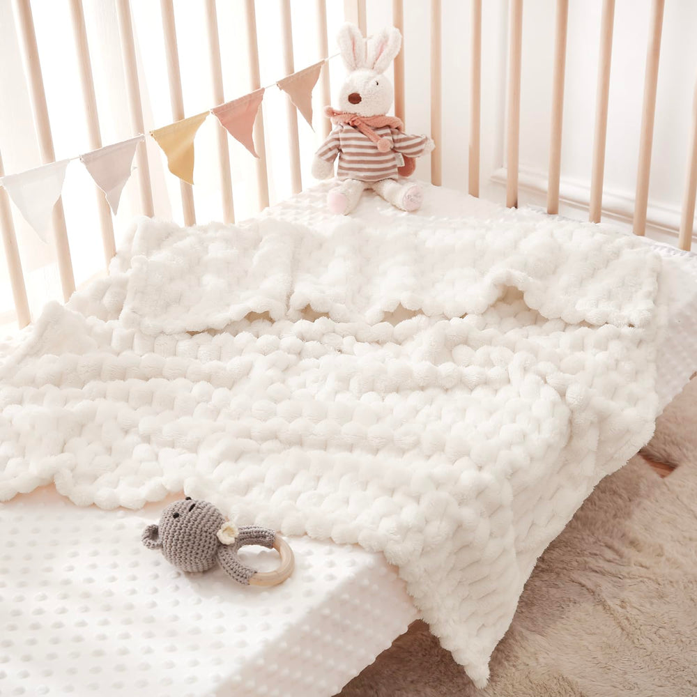 HOMRITAR 3D pattern adds decorative charm to any baby’s room.