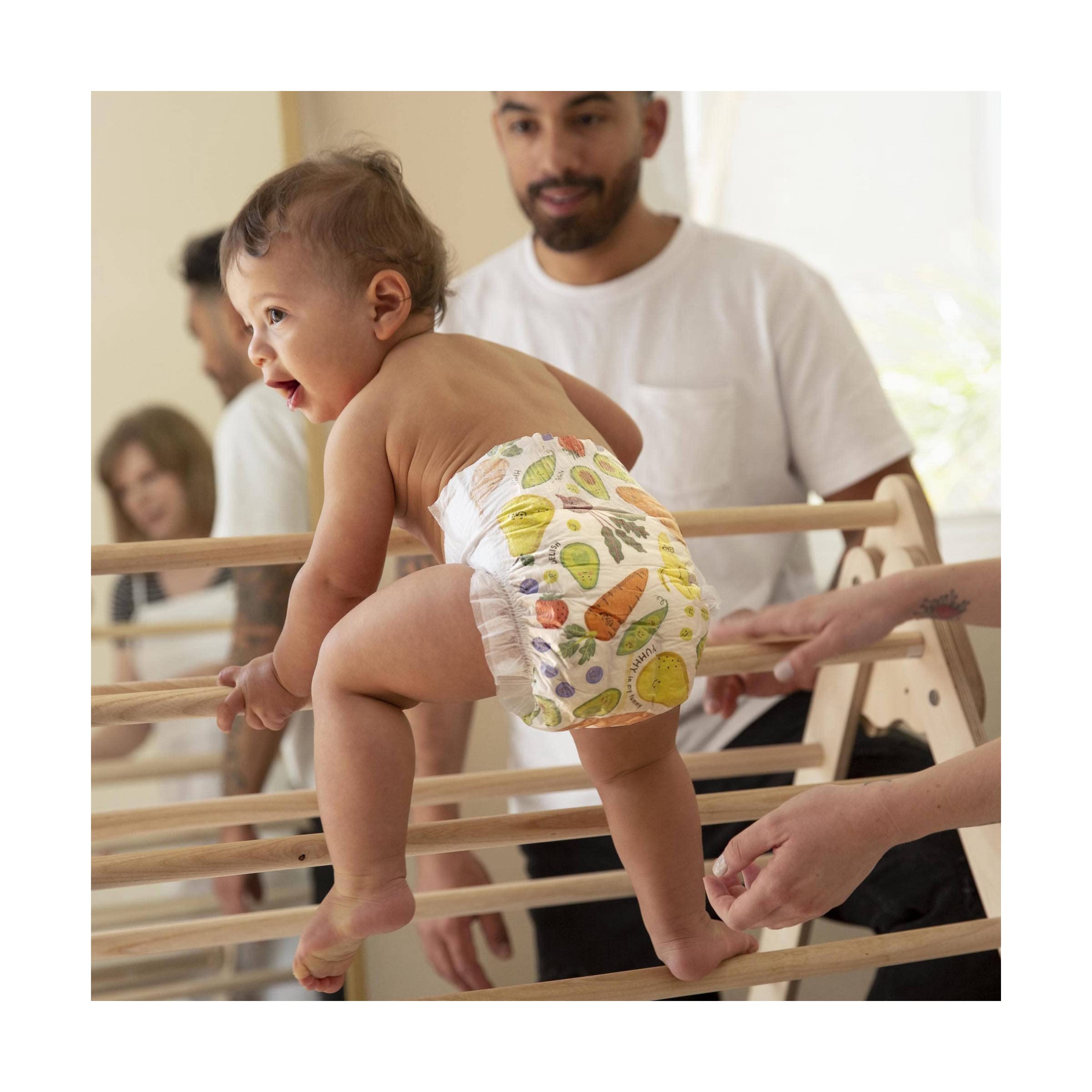 The Honest Company pandas diapers size 5 absorbent core diagram highlighting leakage protection.