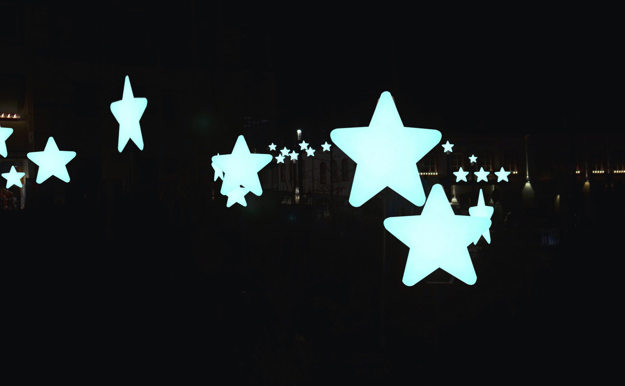 HoneyToys bedroom wall decor arranged in starry night scene