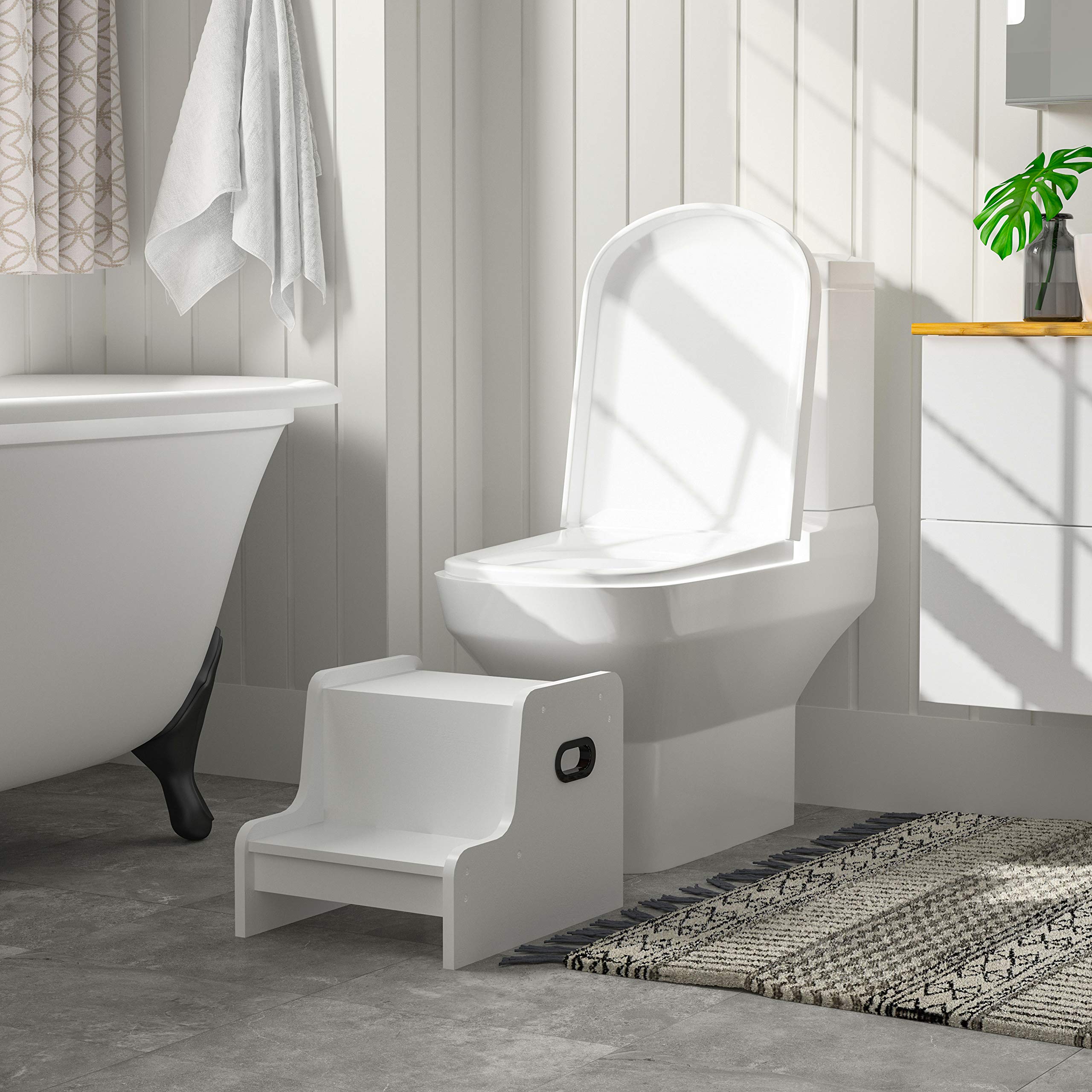 HOOBRO step stool with large platform easy to wipe and clean.