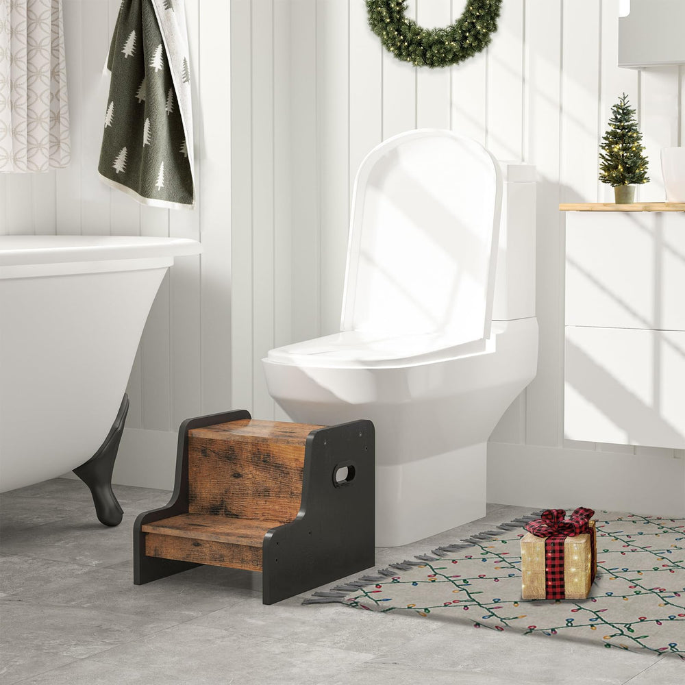 HOOBRO step stool's lightweight design moves easily between rooms.