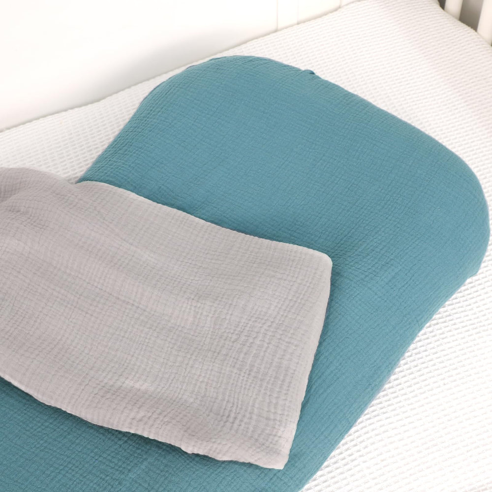 Fits loungers around 31.5 by 21.3 inches for versatile use.