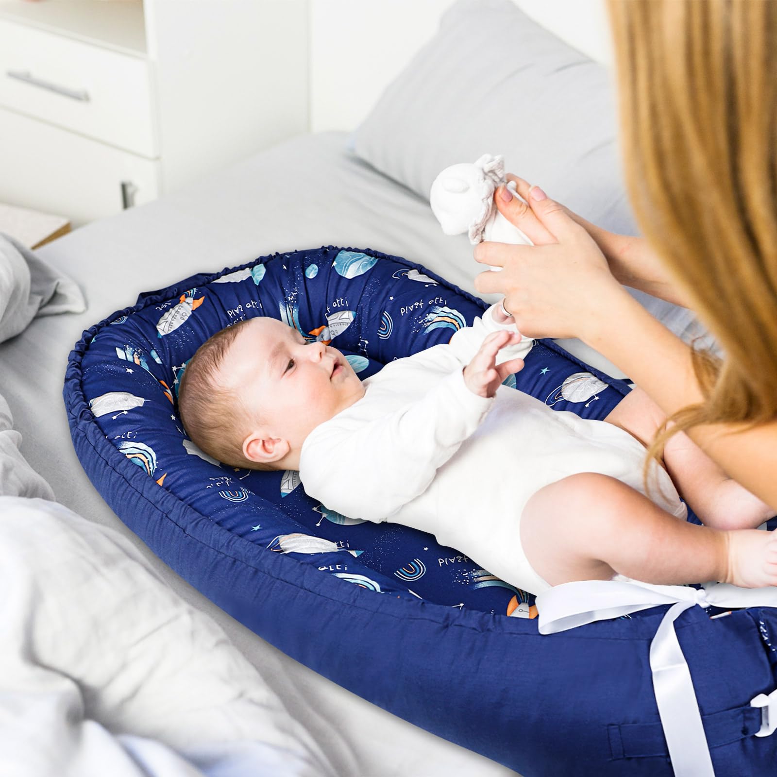 Hooyax Baby Lounger Cover machine washable for quick cleaning.