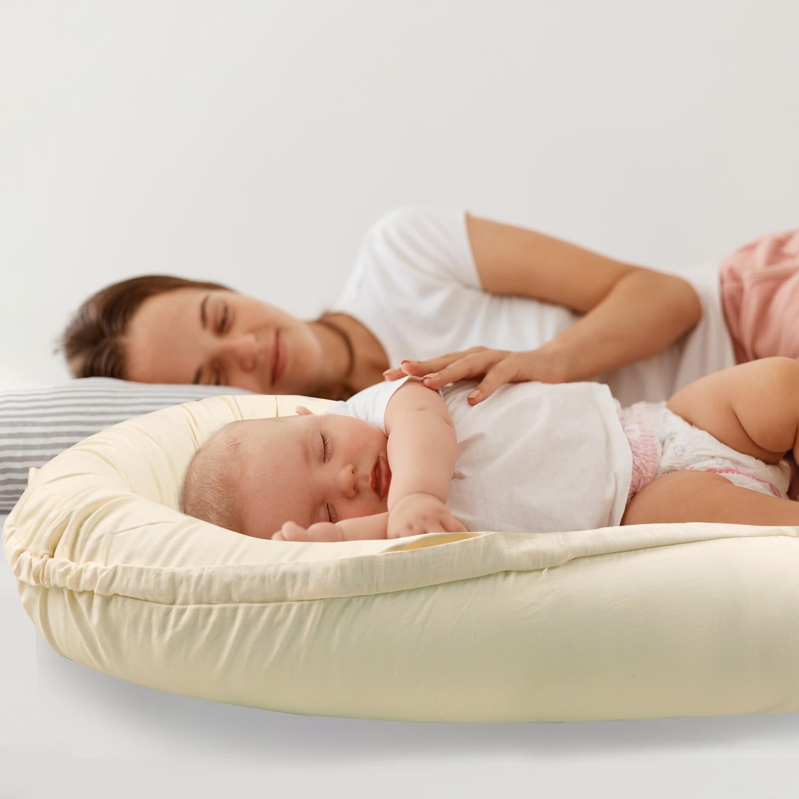 Hooyax baby lounger cover offers a practical essential for new parents