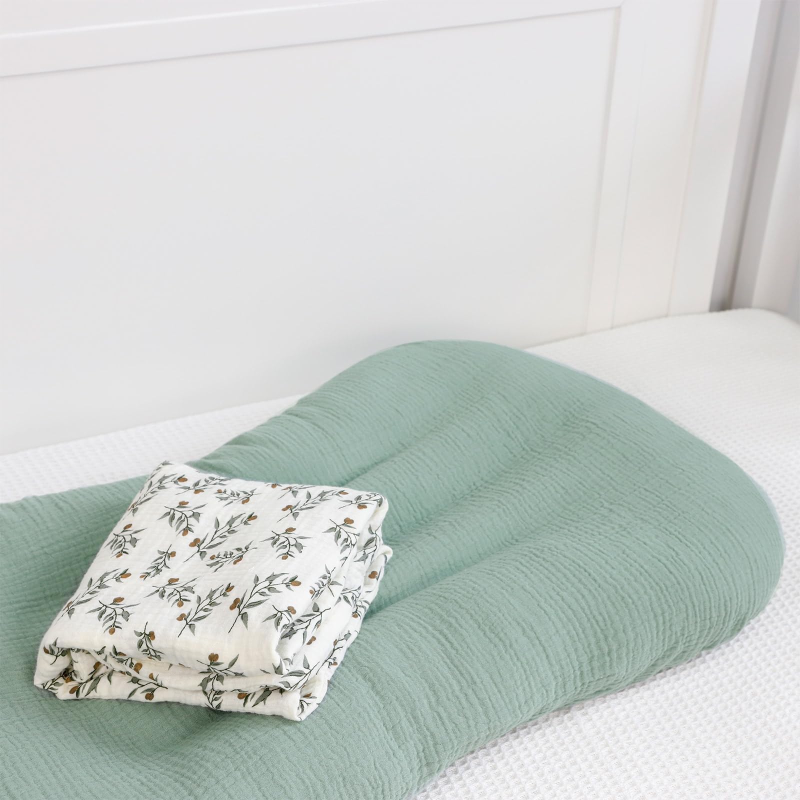 Hooyax soft texture close-up shows premium muslin quality.