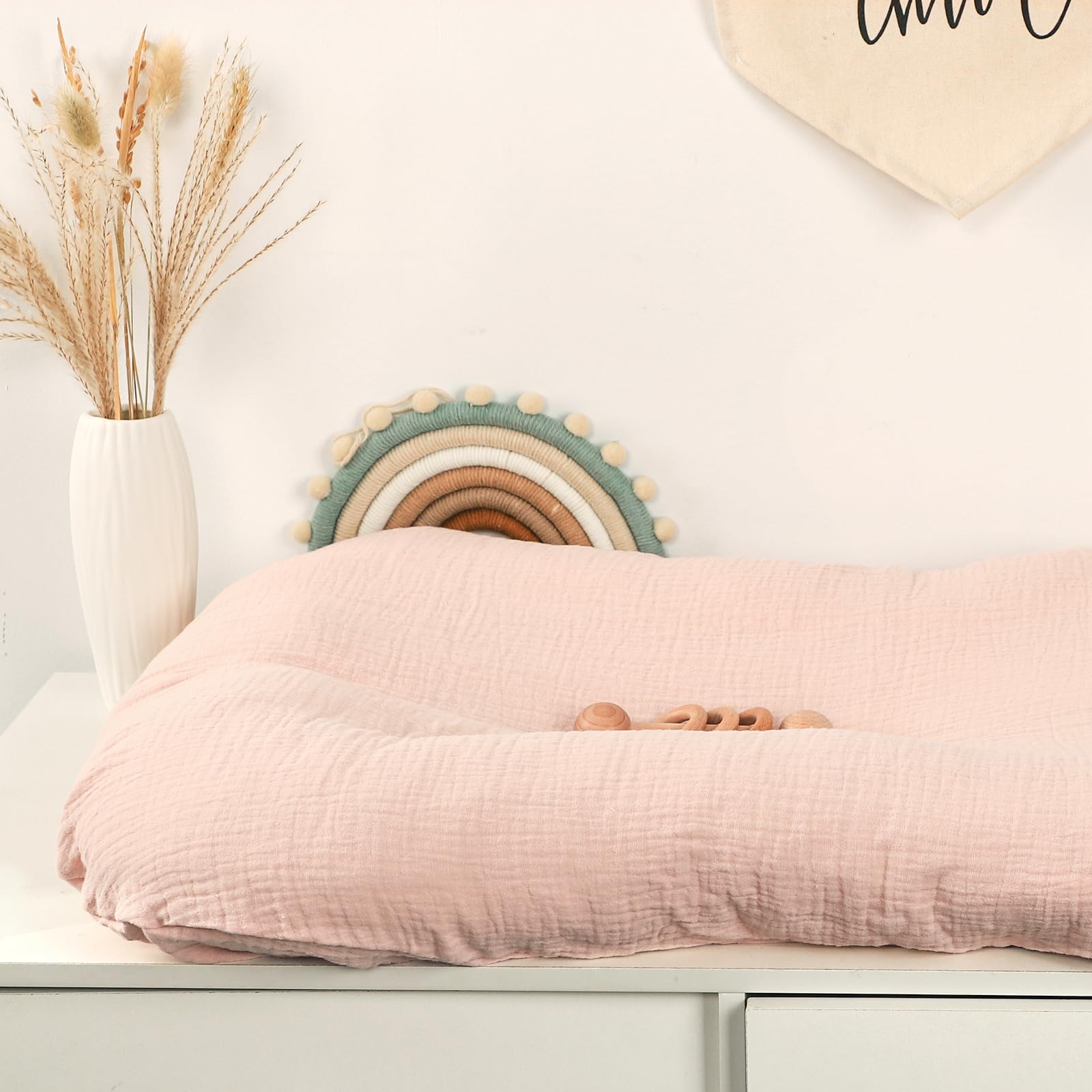 Hooyax gift-ready packaging enhances registry gifts with a chic design.