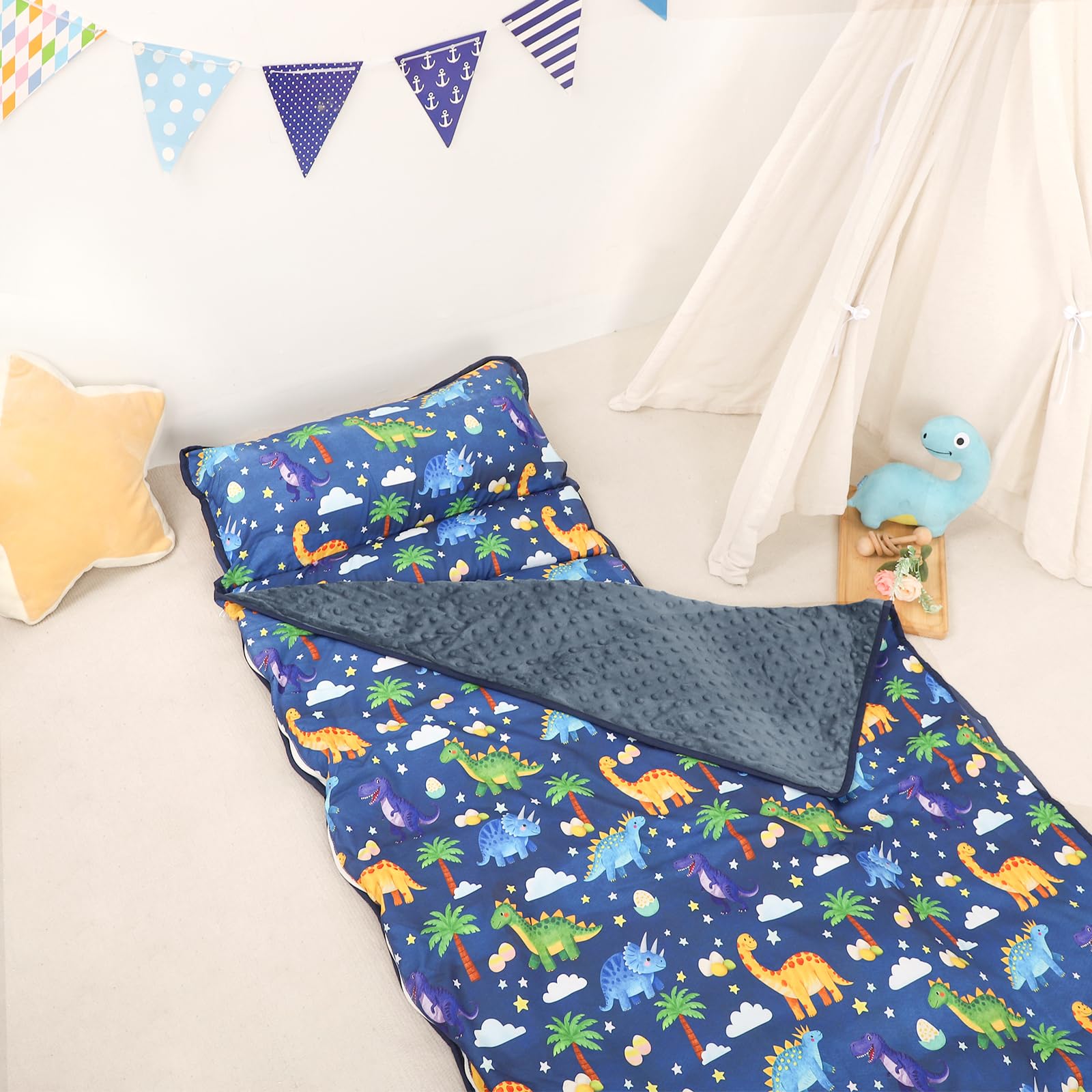 Hooyax nap mat with built-in straps and handles for on-the-go use