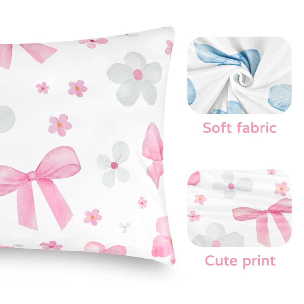 Hooyax travel-friendly pillowcase covers standard travel pillows.