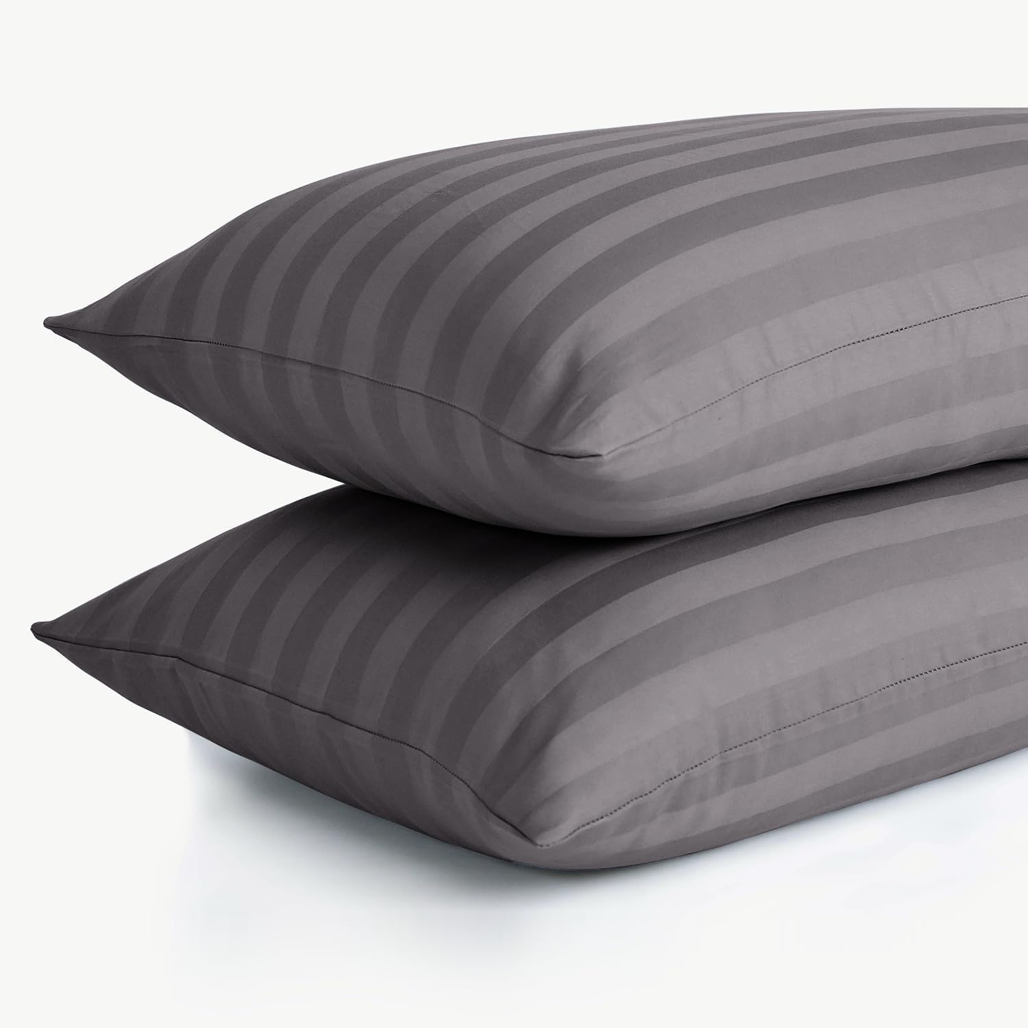 HRIKSH toddler pillow case with zipper closure shields pillow from dust