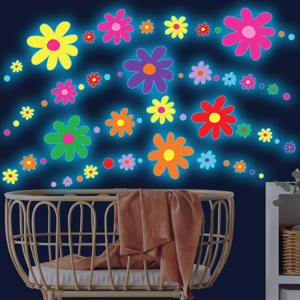 HSDSH daisy-wall-decal-kids-room-gift presents a charming gifting option for children.