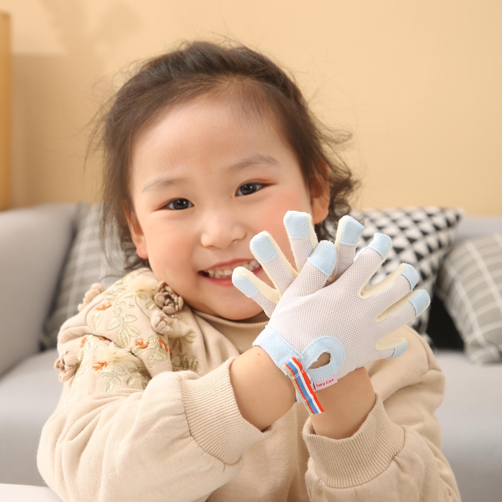 Hand wearing HS&ROXIN glove protecting nails during daytime activities.