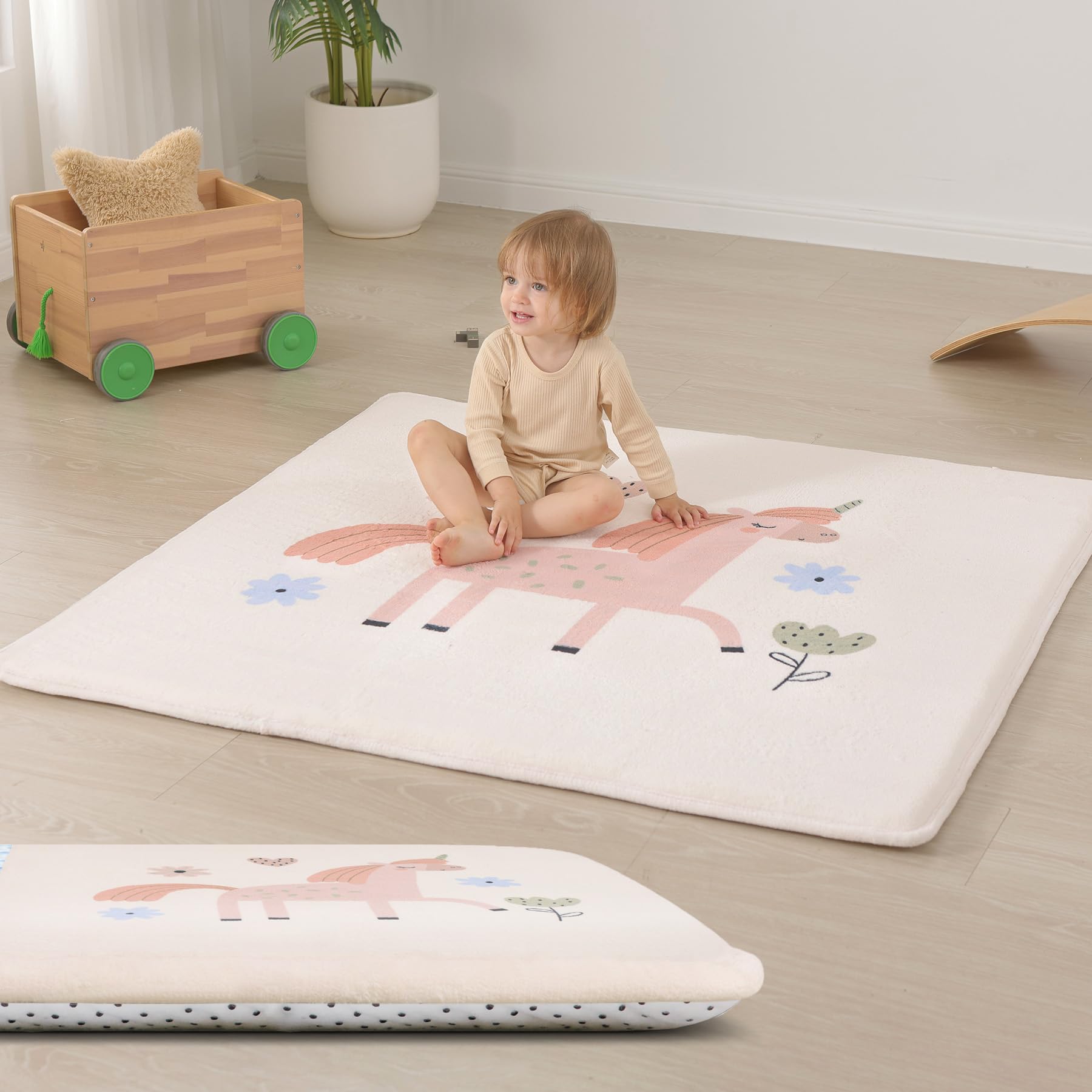 Huloo Sleep unicorn design play mat with 1.3-inch memory foam for comfy crawling.