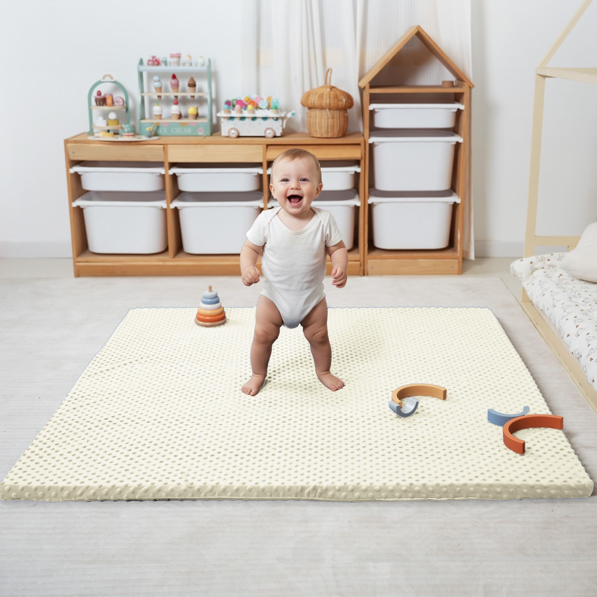 Huloo Sleep non-slip grip detail highlighting secure placement during play