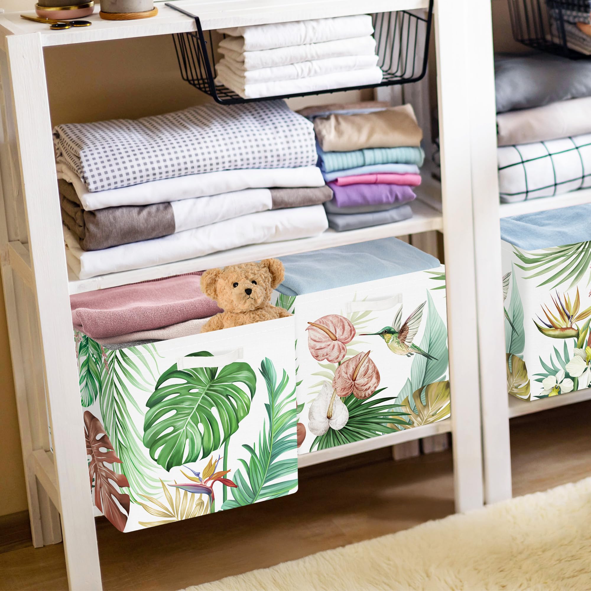 HUUMONSS foldable indoor storage bin saves space when not in use.