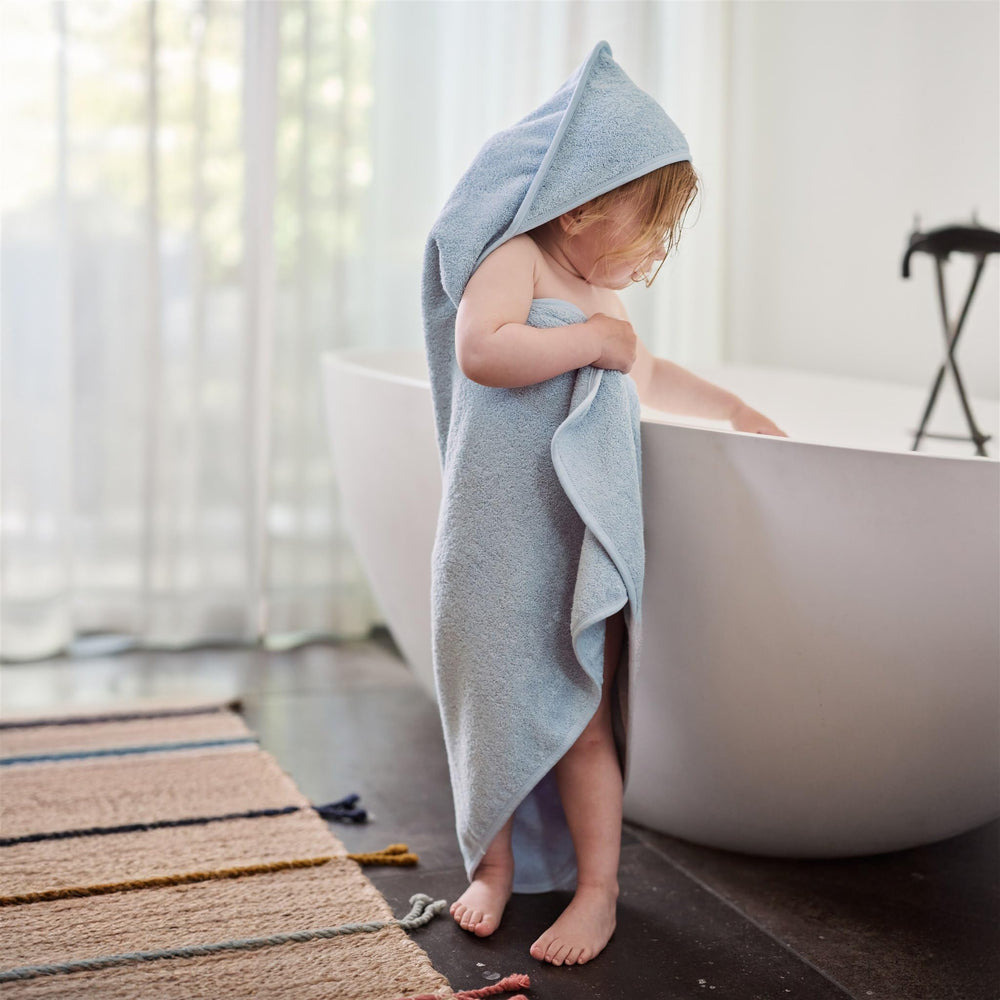 Huxie towel care-ready, machine washable and durable for repeated use.