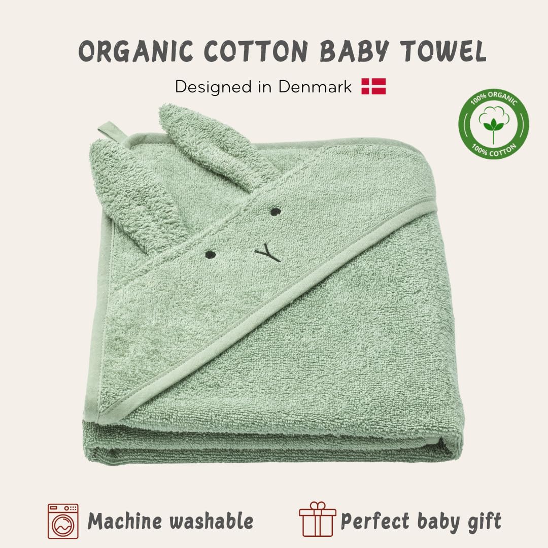 Huxie hooded towel flat lay highlights soft fibers and generous size for newborns