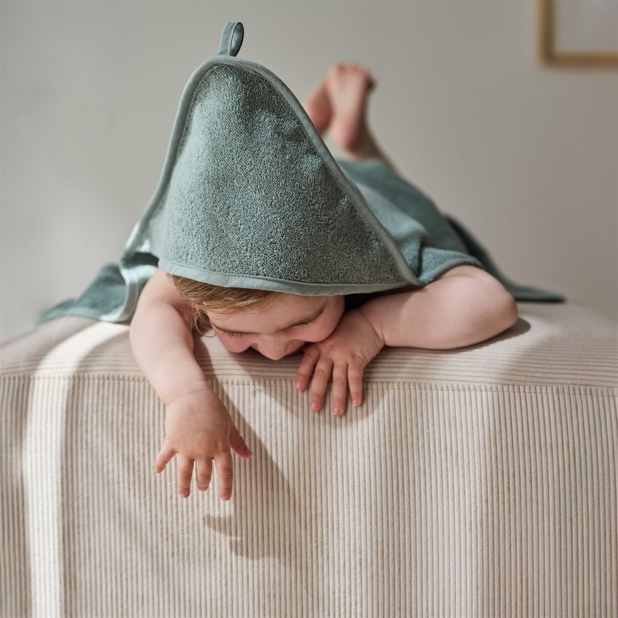 Huxie towel packaging is gift-ready and timeless.