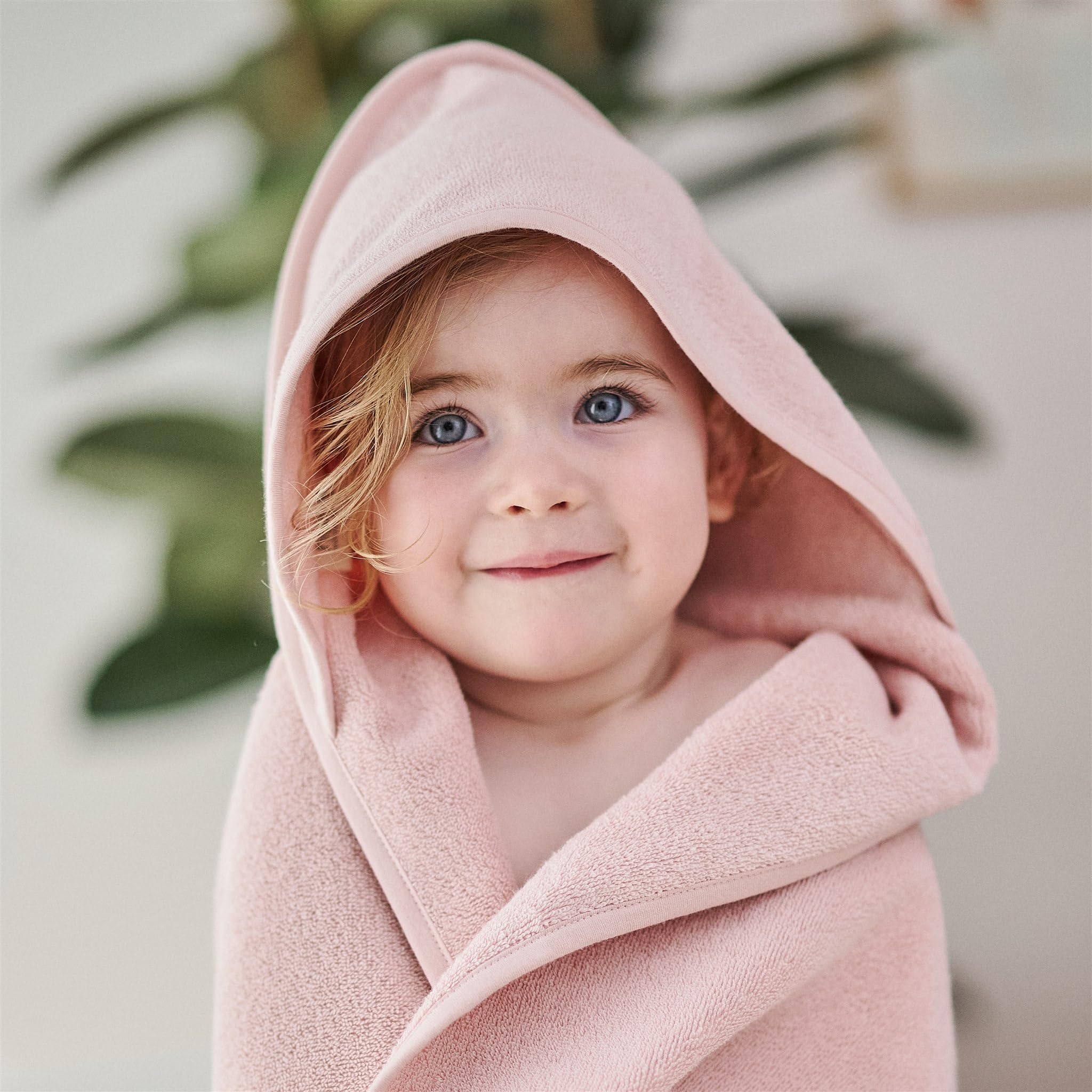 Huxie hooded towel with soft plush fibers for cozy bath time.
