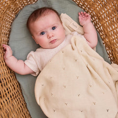 Huxie blanket in stroller, ivory, lightweight warmth for outings.
