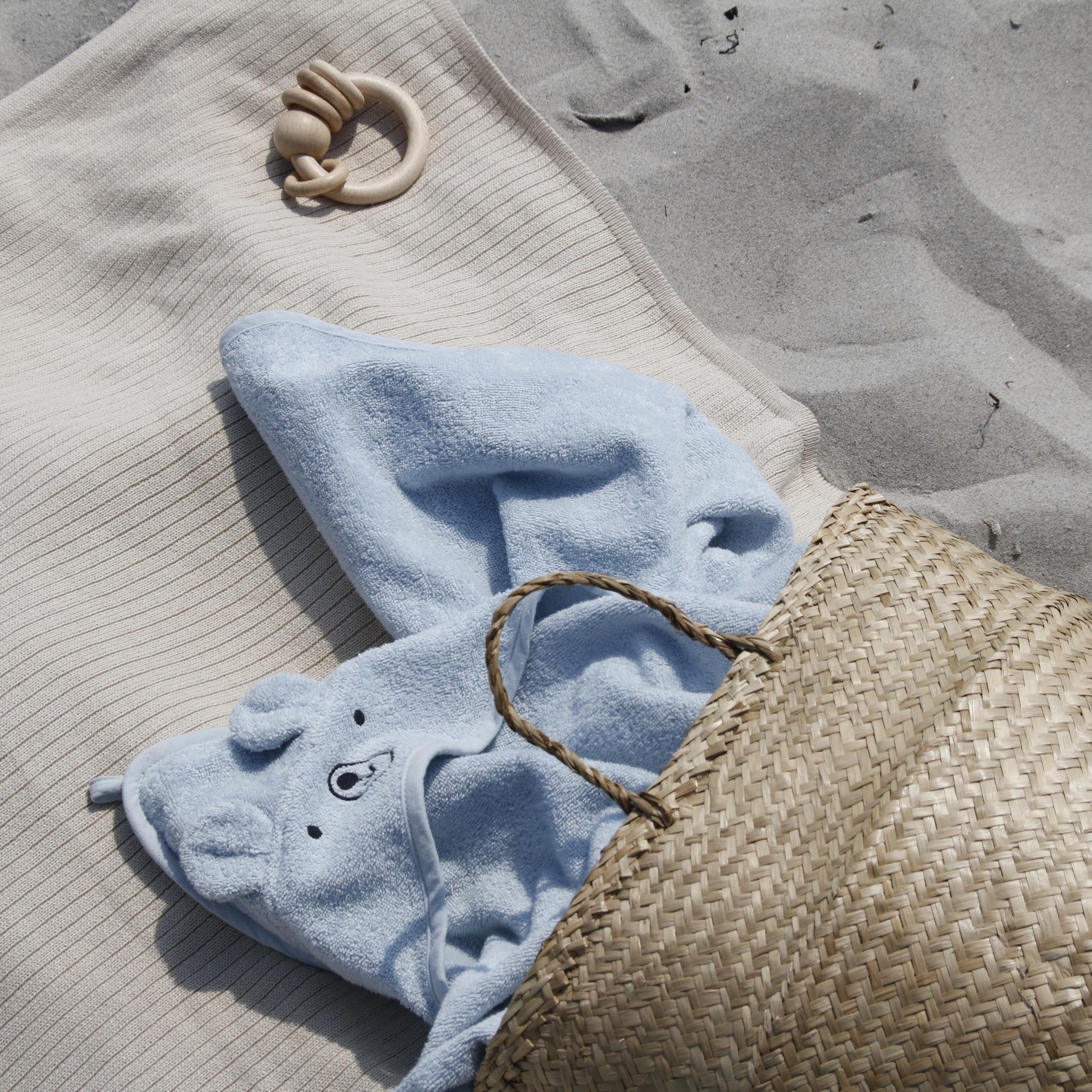 Huxie eco-friendly organic cotton highlights natural fibers.