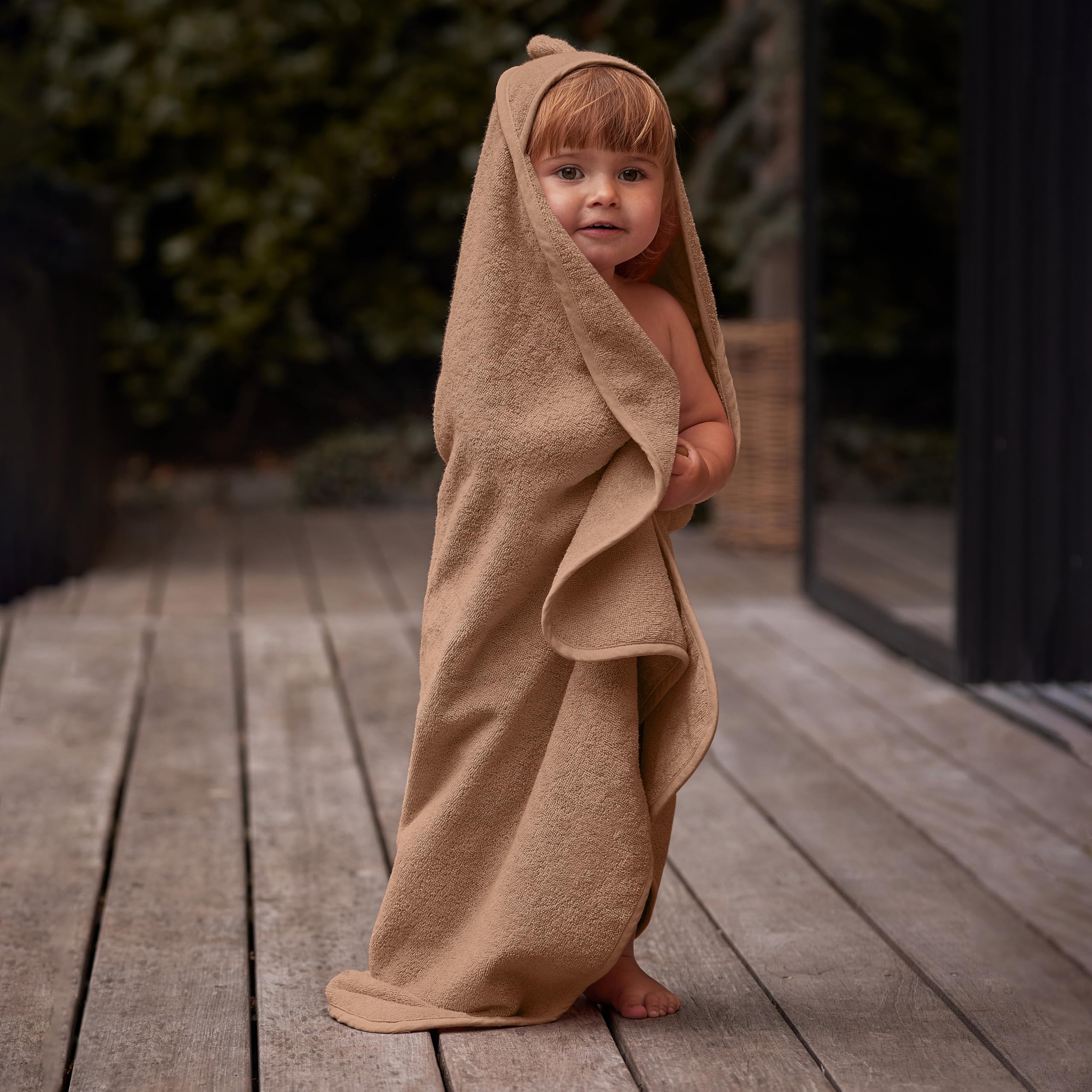 Huxie gender-neutral bear design suits any nursery.