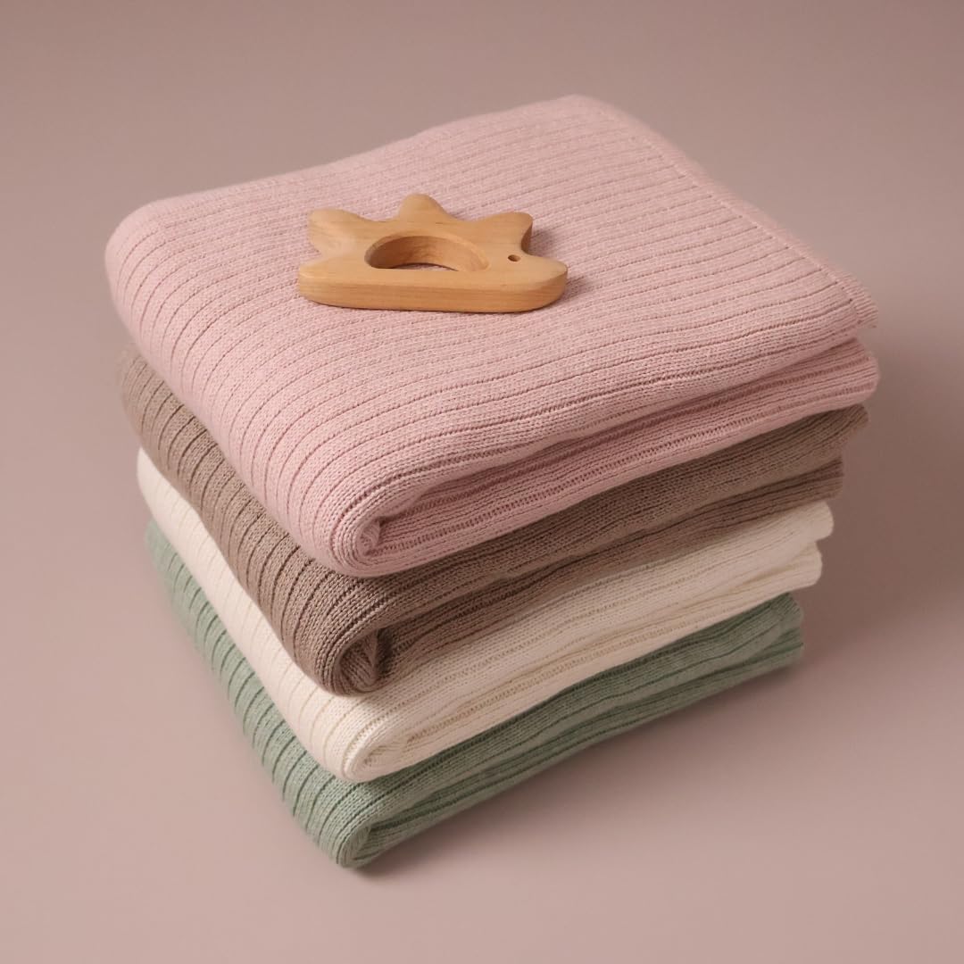 Huxie blanket car-seat-ready for gentle warmth during rides.