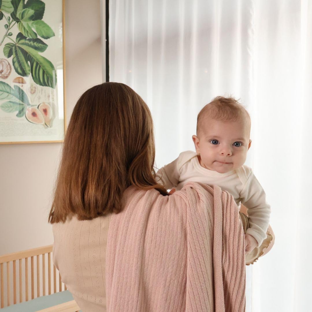 Huxie knitted baby blanket folded two-pack display for easy gifting.