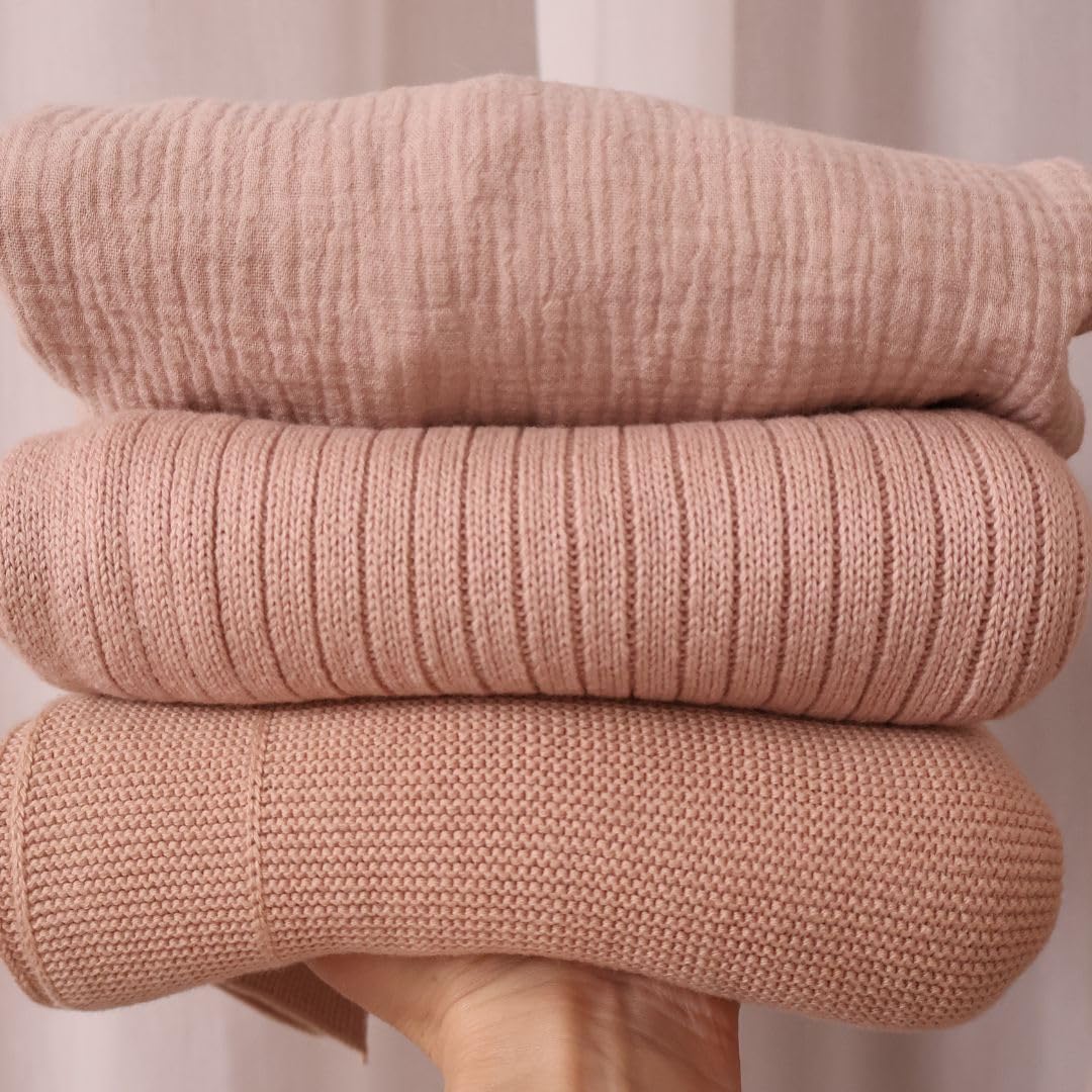 Huxie knitted baby blanket in stroller provides on-the-go warmth.