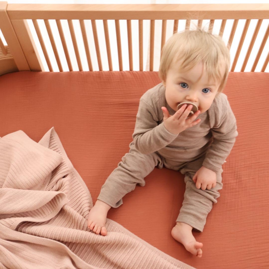 Huxie blanket close-up emphasizes skin-softness for sensitive skin.