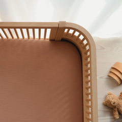 Huxie deep-pocket design ensures the sheet stays in place.