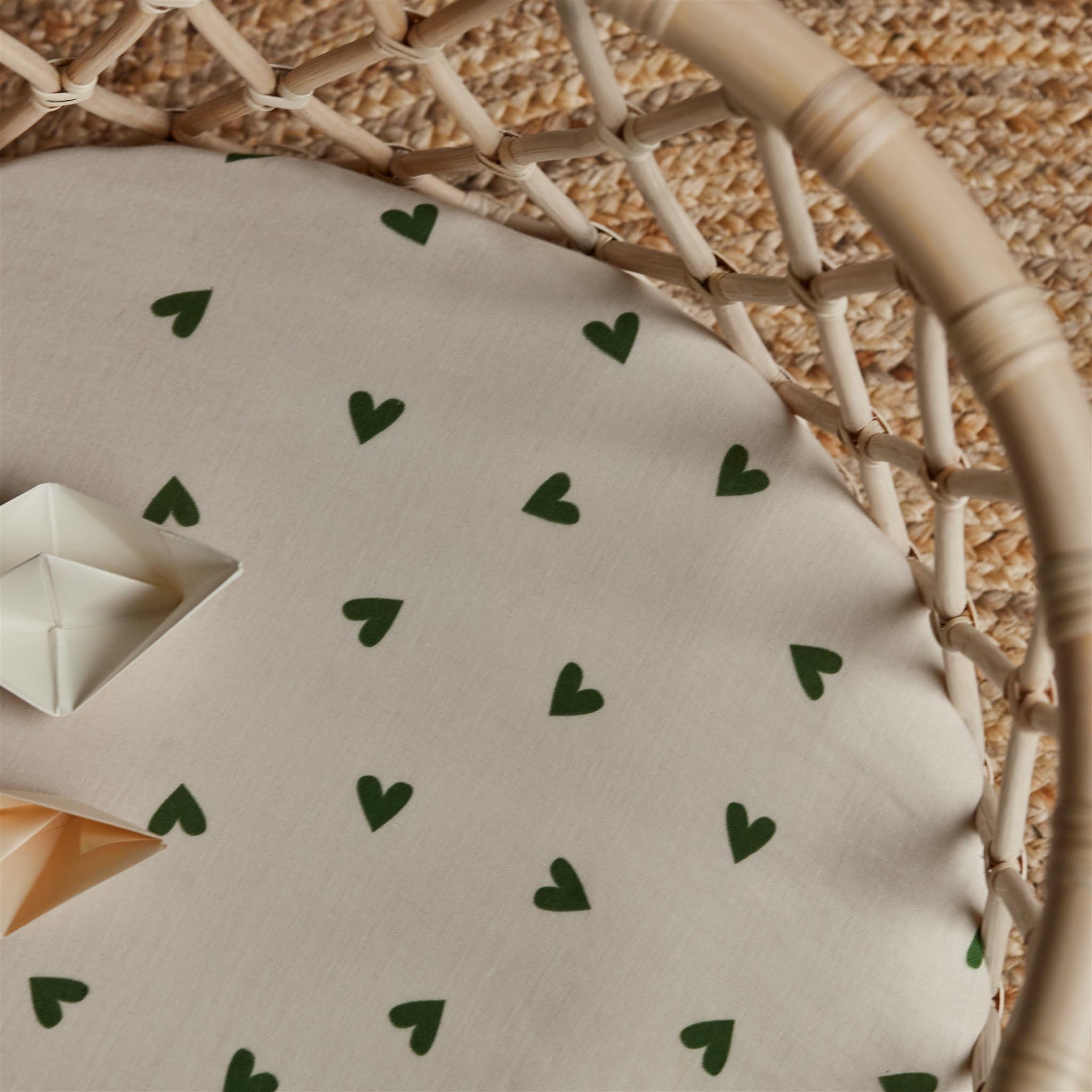 Huxie green hearts design adds charming nursery detail.