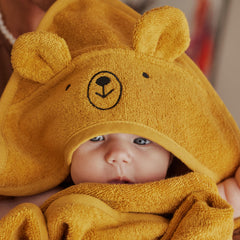Huxie organic cotton towel with soft touch, ideal for newborn skin.