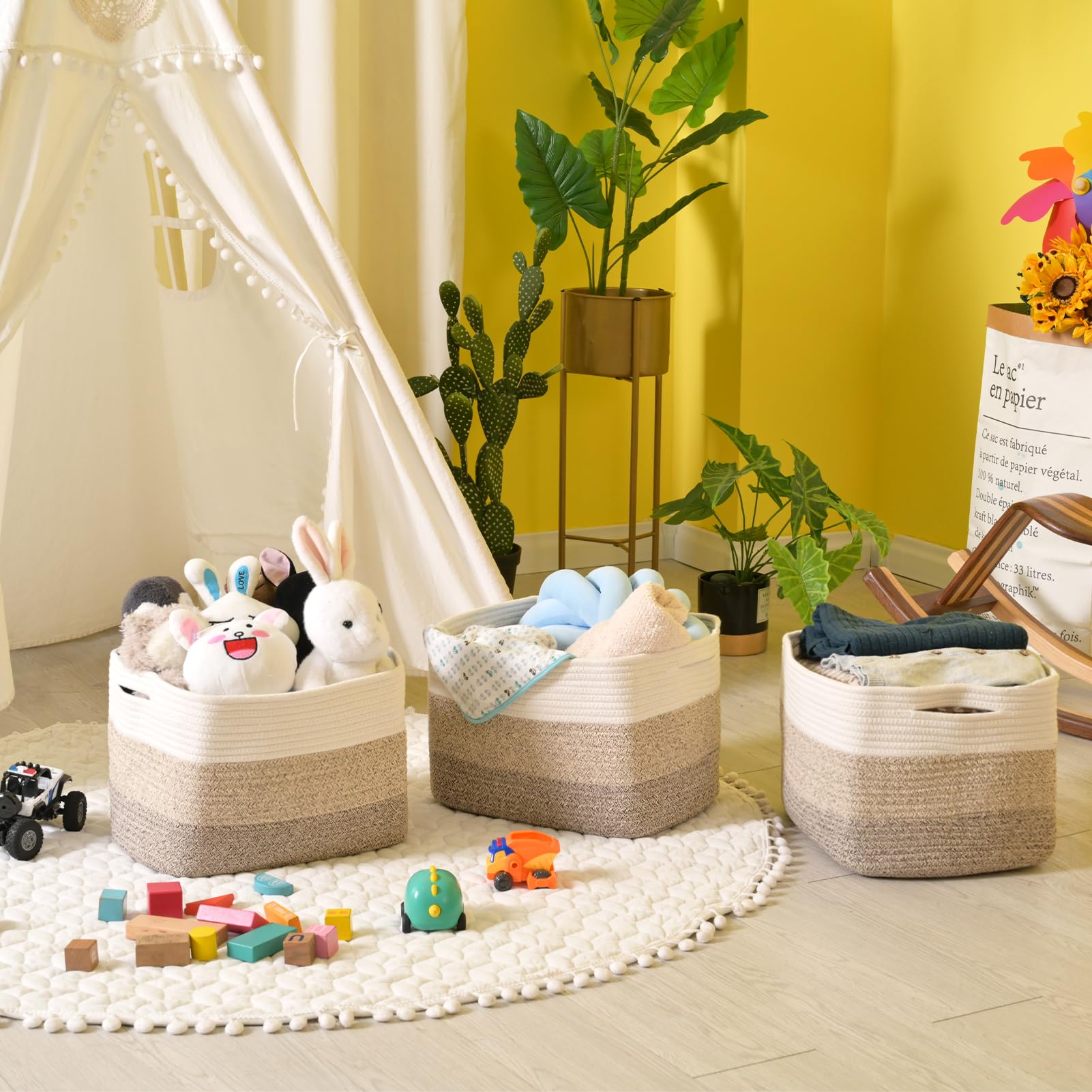 ICERZCZ versatile basket helps organize cosmetics and clothes.