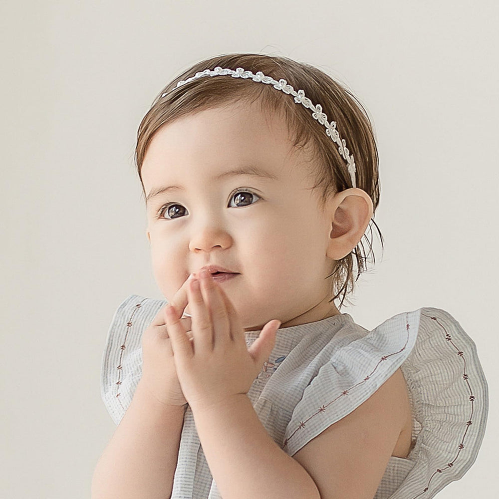 ICKEYOU handmade floral headband with lace offers timeless charm