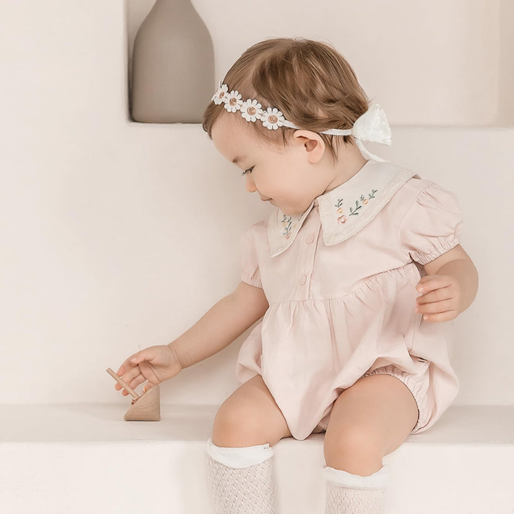 ICKEYOU daisy accent headband shown in closeup, adds fresh charm to outfits