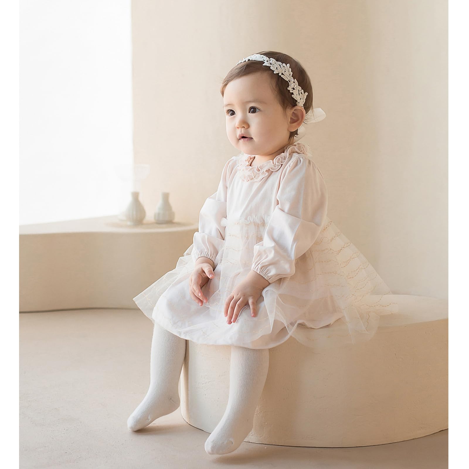 ICKEYOU lace pattern adds elegant detail for newborn photography sessions.