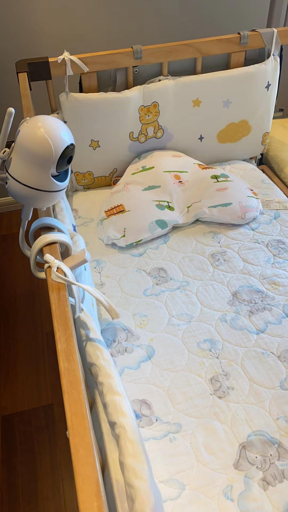 iFamily flexible mount shelf on curtain rod without wall damage during setup