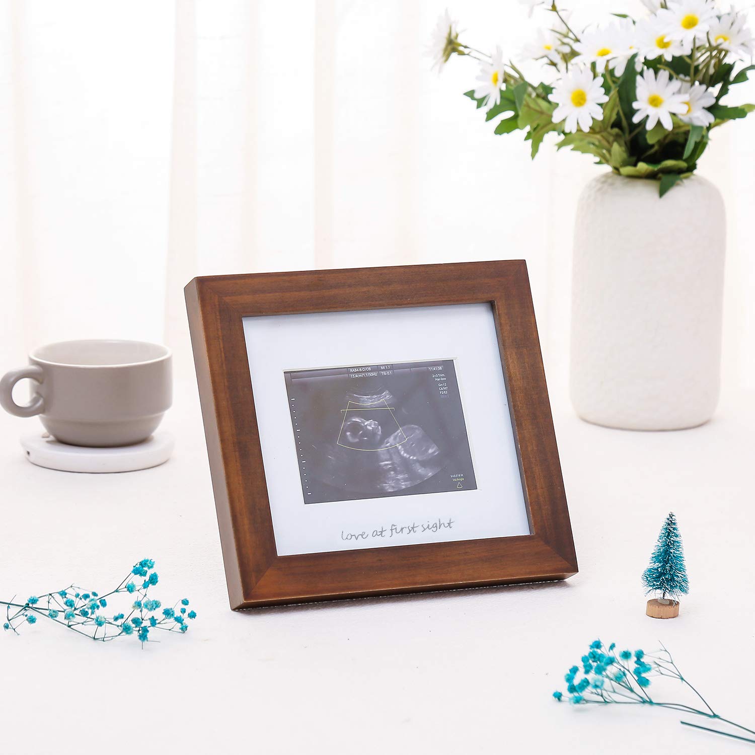 IHEIPYE silver-text frame close-up adds elegant nursery decor