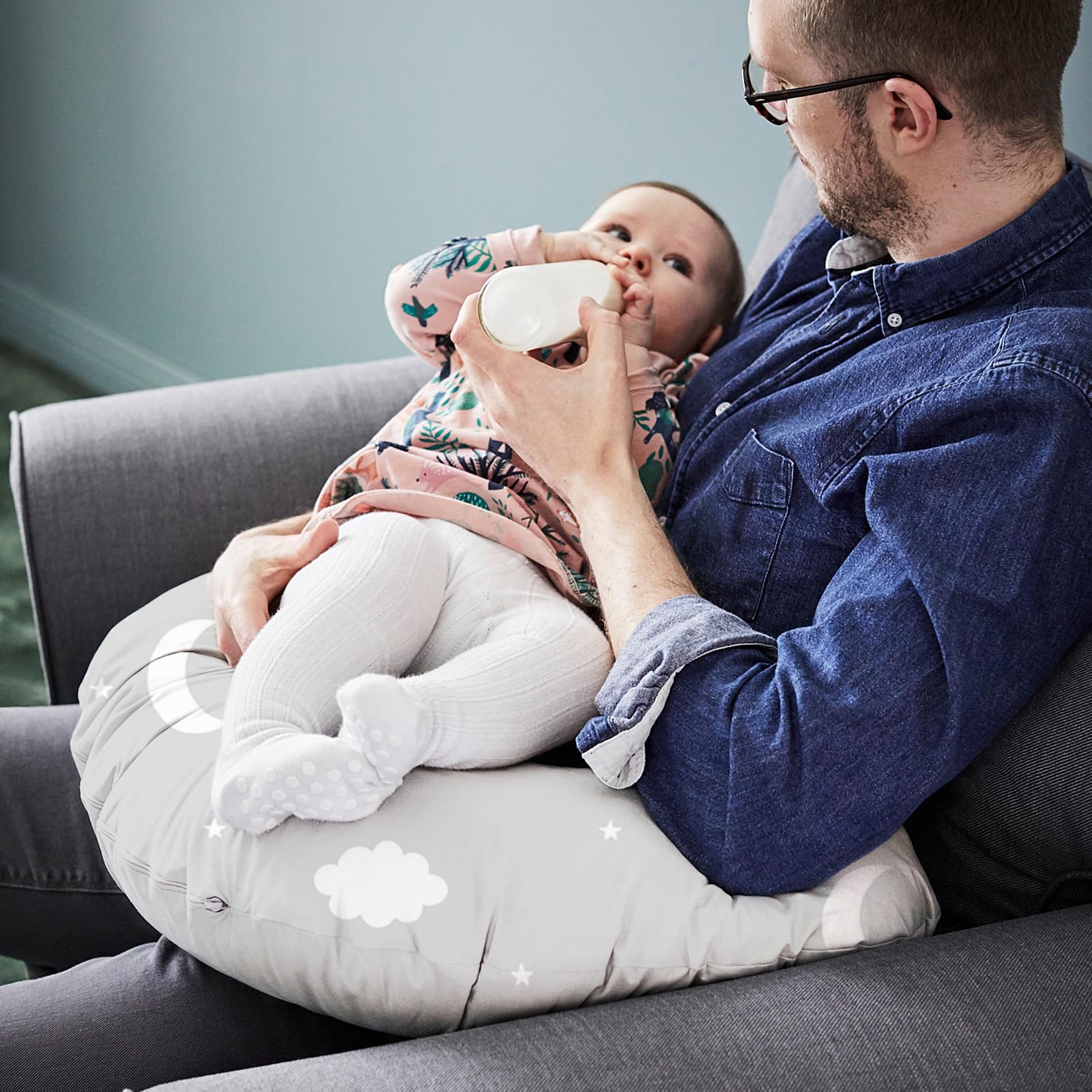 Imlemao nursing pillow demonstrates feeding position support for baby comfort.