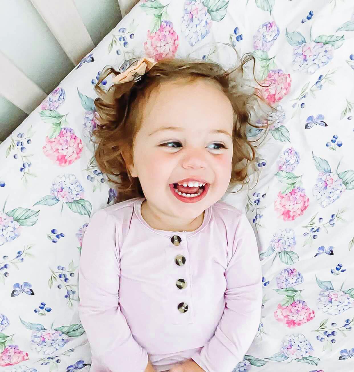 Immispace crib sheet with 8.6-inch deep pockets for snug fit.