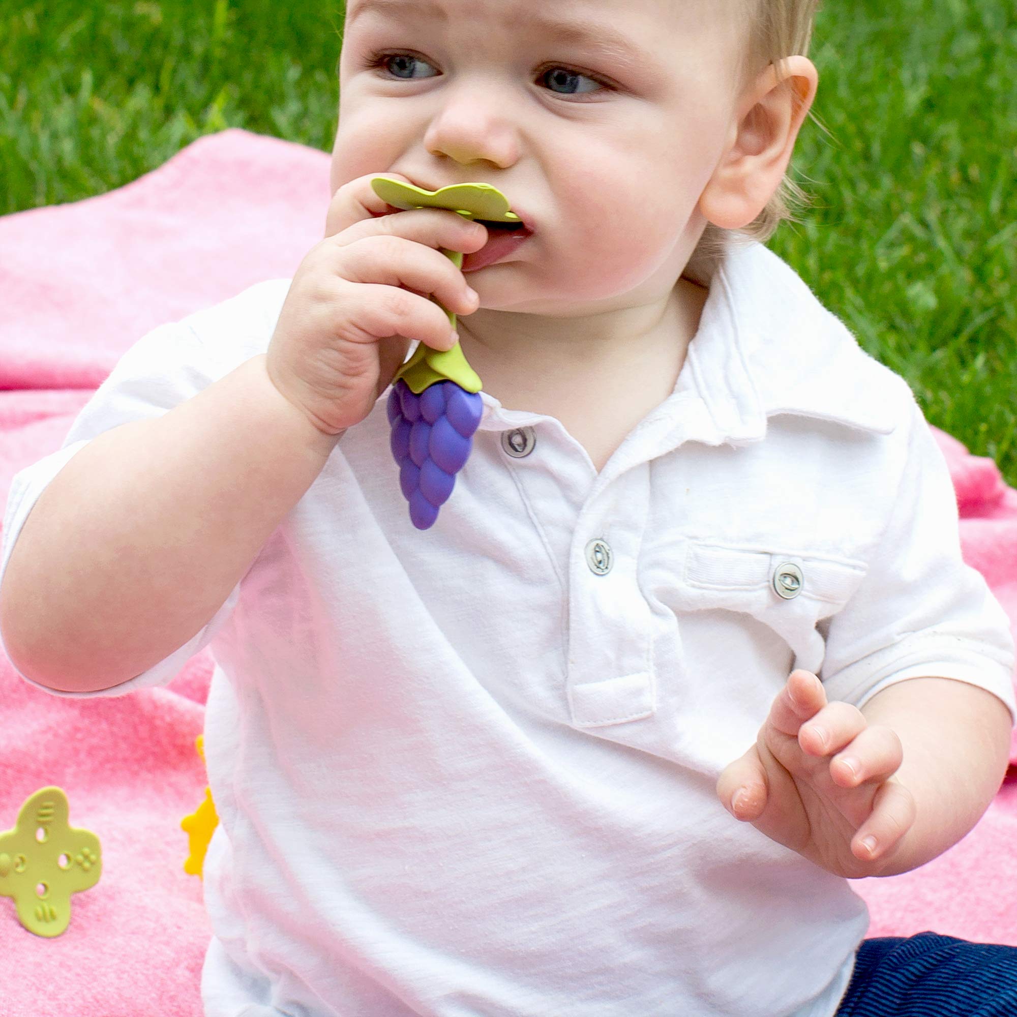 Innobaby Teethin apple teether soothes safely; dishwasher and freezer safe.