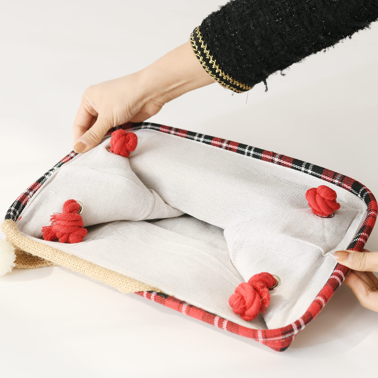 INough Christmas baskets with metal rod frames maintain shape during use.