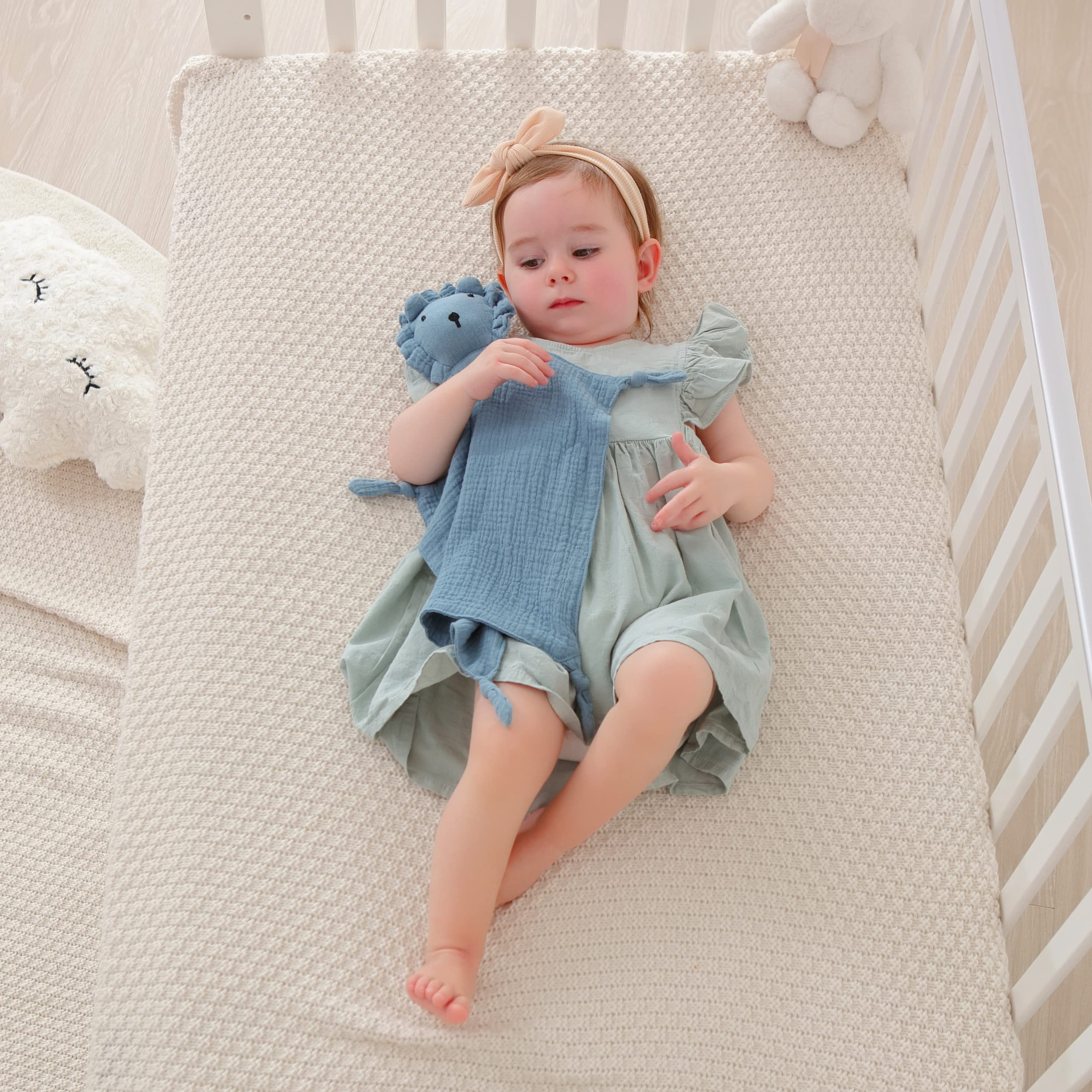 Insular Lovey 11x11 inch security blanket is easy for tiny hands.